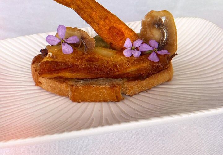 Nuestro pintxo "bocado de carrillera y piña"